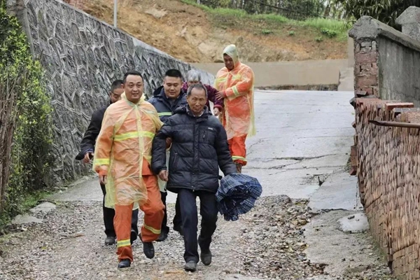 甘肃积石山地震最新情况→